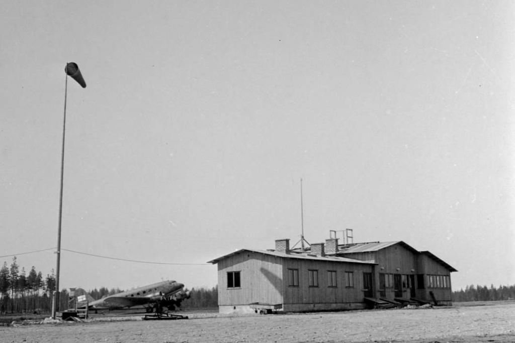 Hyvinkään lentokenttä toimi vuosina 1944–1947 Helsingin lentokenttänä, sillä Malmin kenttä oli valvontakomission yksityiskenttänä.  Kuvaaja: Suomen ilmailumuseo