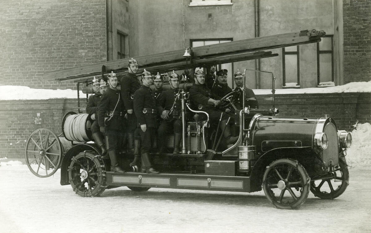 Ensimmäinen bensiinikäyttöinen paloauto, Scania-Vabis vuodelta 1916 Kuvaaja: Helsingin kaupunginmuseo / Eric Sundström