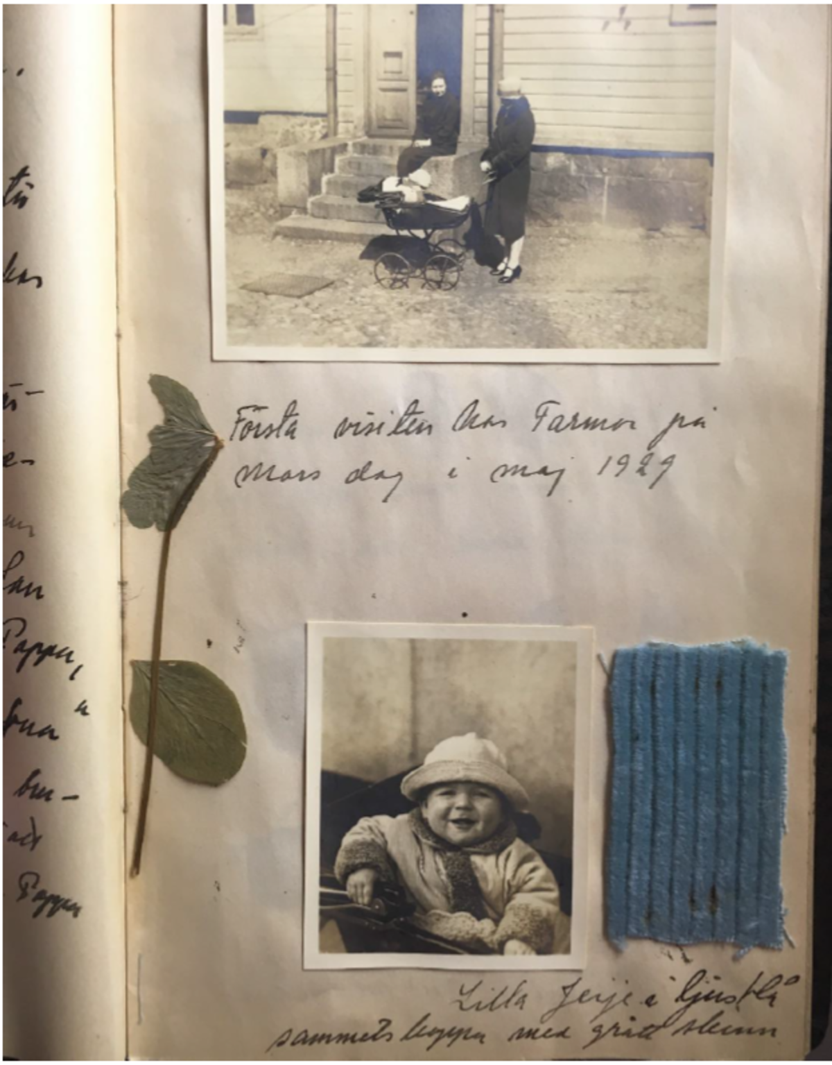 Päiväkirjan sivu, johon on liimattu kaksi valokuvaa, kasvi ja vaaleansininen kangastilkku. Ylemmässä kuvassa on vanhempi nainen puutalon ulkoportailla ja nuorempi pihalla lastenvaunujen kanssa. Alemmassa kuvassa on hymyilevä lapsi.