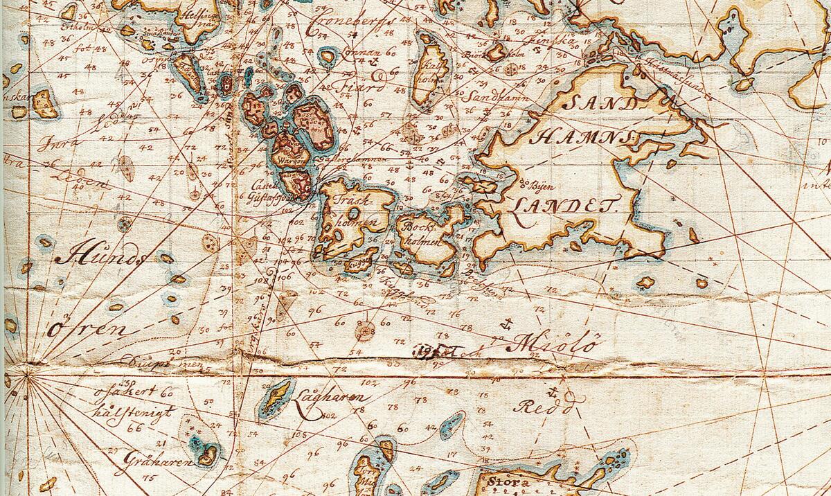Vanha merikartta, jossa näkyy saarten nimet ja syvyysmittauksia