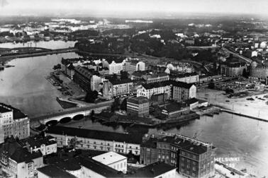 Siltasaari ilmakuvassa, etualalla Siltavuori ja Pitkäsilta.