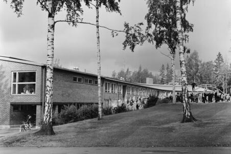 Kannelmäen kansakoulu, Kanneltie 1