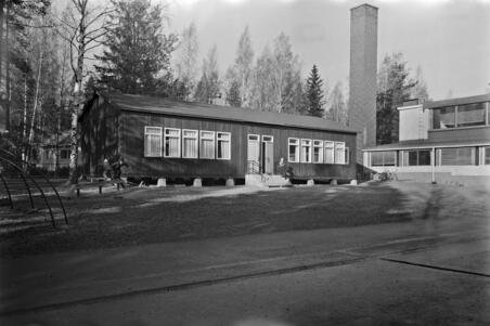Vartiokylän kansakoulun parakkilisärakennus