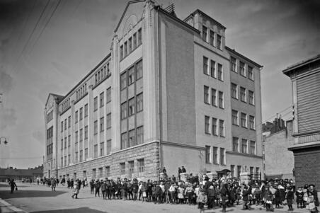 Kallion kansakoulu, Neljäs linja 15