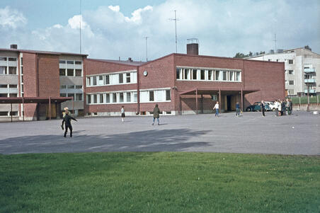 Porolahden kansakoulu, Roihuvuorentie 2