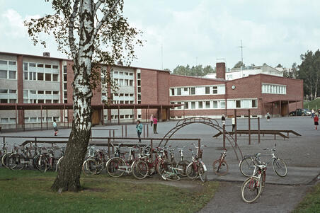 Porolahden kansakoulu, Roihuvuorentie 2