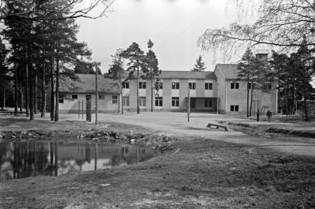 Itä -Pakila, Mikkolankuja 2 -Etupellontie 2