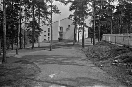 Itä -Pakila, Mikkolankuja 2 -Etupellontie 2