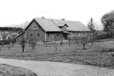 Itä -Pakila, Mikkolankuja 2 -Etupellontie 2