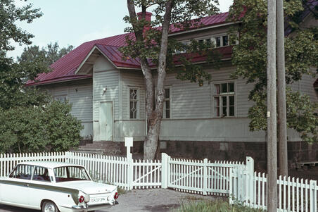 Herttoniemen ruotsinkielinen kansakoulu, Hertonäs Folkskola, Linnanrakentajantie 16