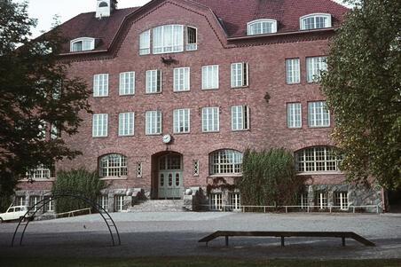 Zacharias Topeliusskolan, Stenbäckinkatu 14 (Topeliuksenkatu 22)