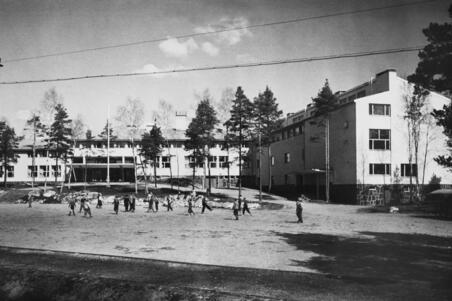 Herttoniemen kansakoulu, Karhutie 36