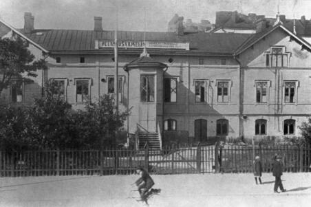 Itäinen Viertotie 21, eli Nykyinen Alli Tryggin puisto (Hämeentie 24)