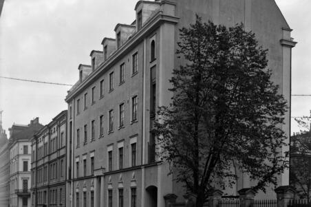 Lisa Hagmanin yksityisluokat -niminen koulu, Kirkkokatu 6