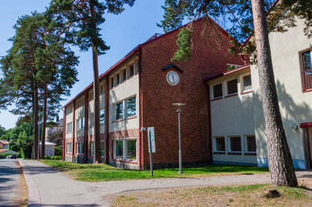 Hoplaxskolanin Solnantien toimipaikan rakennus vuonna 2023.