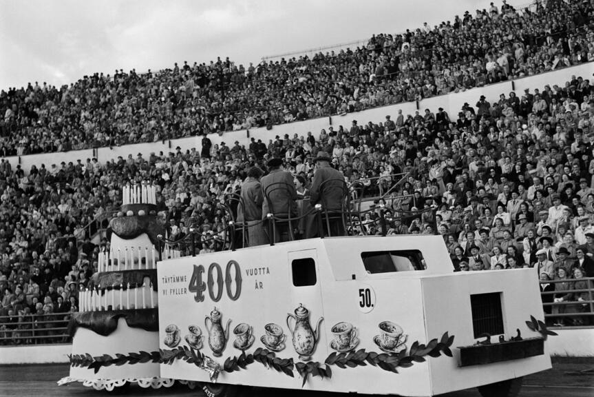 Helsingin 400-vuotisjuhlat. Juhlakulkue 11.6.1950. Stadion 50. Täytämme 400 vuotta.