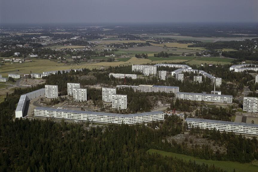 Ilmakuva Pihlajamäen kerrostaloista vuodelta 1964.