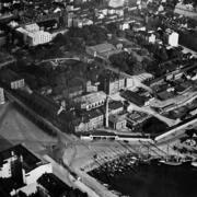 Rödbergens hamn- och industriområde år 1930. Fabrikerna har sedermera flyttat bort från området och deras fastigheter tagits i annat bruk.