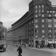 Trafik i början av Kajsaniemigatan år 1934.