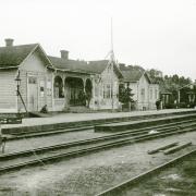 Den första järnvägsstationen i Böle, som när den färdigställdes på 1890-talet fortfarande var känd som Fredriksbergs station efter den intilliggande Fredriksbergs gård.