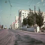 Myös naisurheilijat erotettiin muista - heille oli oma majoitus Meilahdessa Tukholmankadulla. Kisojen jälkeen tiloissa alkoi toimia sairaanhoitajaopisto.