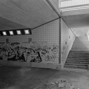 Luvattomia graffiteja ja tageja Porkkalankadun alikulkutunnelissa vuonna 1991.