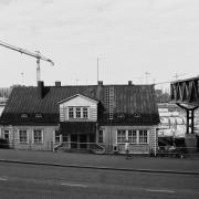 Böle gamla station strax innan den flyttades 1984. Intill finns en stationsbro för fotgängarna.