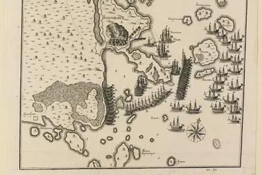 Stiliserad karta som visar det belägrade Helsingfors med havsområden. Krigsfartyg är inritade på kartan. Kartan är försedd med text på ryska.