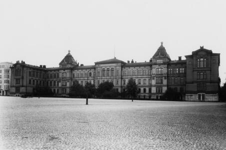 Teknillinen korkeakoulu, entinen Polyteknillinen opisto, Abrahaminkatu 1-5