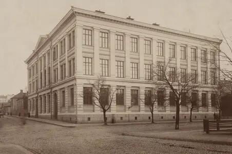 Suomalainen tyttökoulu (Toinen Suomalainen Tyttökoulu), Yrjönkatu 18. Arkkitehti Sebastian Gripenberg.