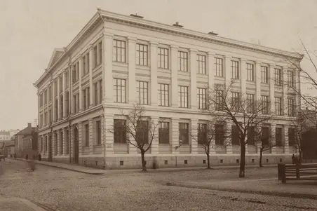 Suomalainen tyttökoulu (Toinen Suomalainen Tyttökoulu), Yrjönkatu 18. Arkkitehti Sebastian Gripenberg.