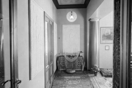 Tilava ja moderni eteishalli vuonna 1932