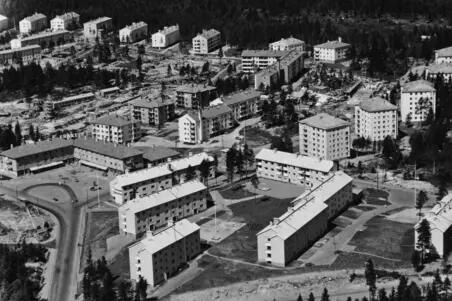 Pohjois-Haaga, ilmakuva. Aino Acktén tie vas., Näyttelijäntie, Pastori Jussilaisen tie, taustalla  Ohjaajantie.