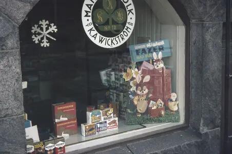 Maitokauppa Oy Wikström Ab näyteikkuna. Linnankatu 5.