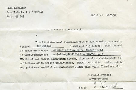 Inbjudan till volontär. Det maskinskrivna brevet lyder: ”Du har anmält dig till olympiska ungdomar och har fått uppdraget att fungera som kurir under olympiska spelen. Därför måste du komma till tyska elementarskolan och anmäla dig hos inkvarteringschefen 15.7 kl. 9. Om du inte kan anlända vid nämnda tidpunkt, skall du ovillkorligen meddela det till vårt kontor. Om du inte anmäler något förhinder avlägsnar vi ditt kort från kartoteket och du tillhör inte längre olympiska ungdomar.”