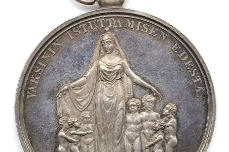 Vaccinerarmedaljens baksida med hälsans gudinna Hygieia som de små barnens beskyddare. 