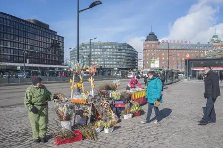 Vy över Broholmsgatan 2018. I förgrunden Hagnäs torg, i bakgrunden Cirkelhuset.