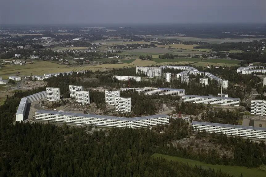 Ilmakuva Pihlajamäen kerrostaloista vuodelta 1964.