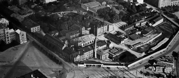 Ilmakuva Punavuoresta. Sinebrychoffin tehdasalue ja -puisto. Bulevardi 40 - 42. - Hietalahdenranta 7. - Mallaskatu 1. Hietalahden allas. Hietalahden tori.