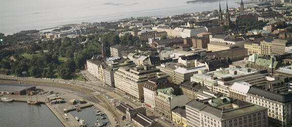Ilmakuvassa on Eteläranta ja Kaartinkaupunki. Etualalla on Kolera-allas ja Lyypekinlaituri.