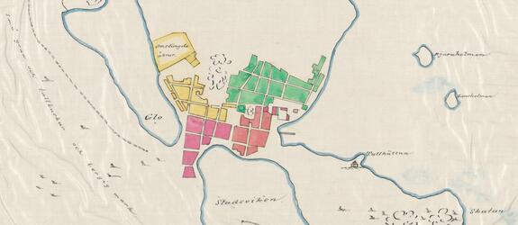 Helsingfors karta från år 1696. På kartan har fyra stadsdelar märkts ut med olika färger: Fiskarbacken, Västertull. Gloet och Kärret. Området för dagens Kronohagen är fortfarande obebyggt. På kartans övre del syns Långa bron.