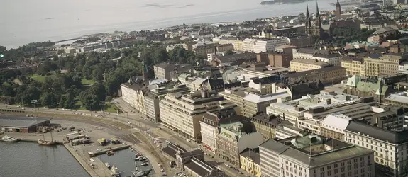 Ilmakuvassa on Eteläranta ja Kaartinkaupunki. Etualalla on Kolera-allas ja Lyypekinlaituri.