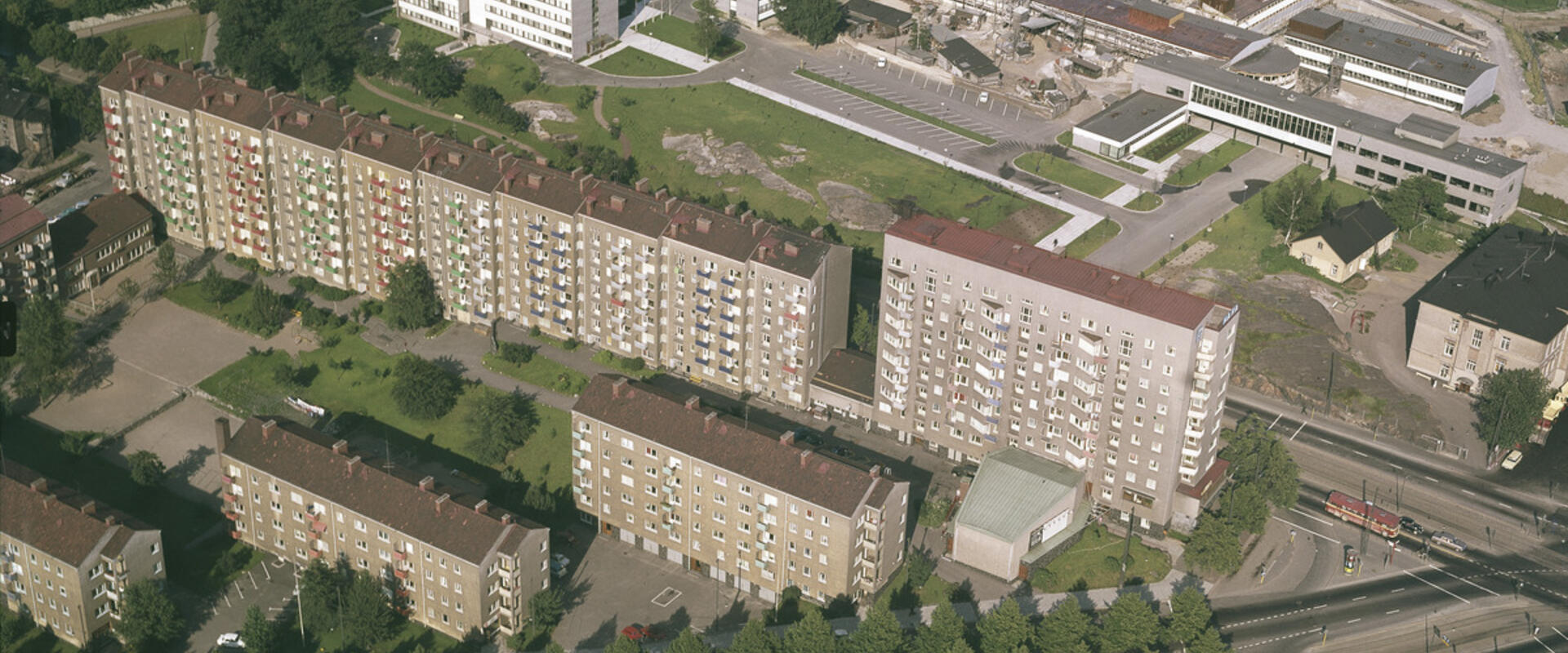 Vallgård, Hermanstad. Korsningen mellan Backasgatan och Tavastvägen. Längst upp i bilden syns byggnader som tillhör Veterinärmedicinska högskolan (senare veterinärmedicinska fakulteten).
