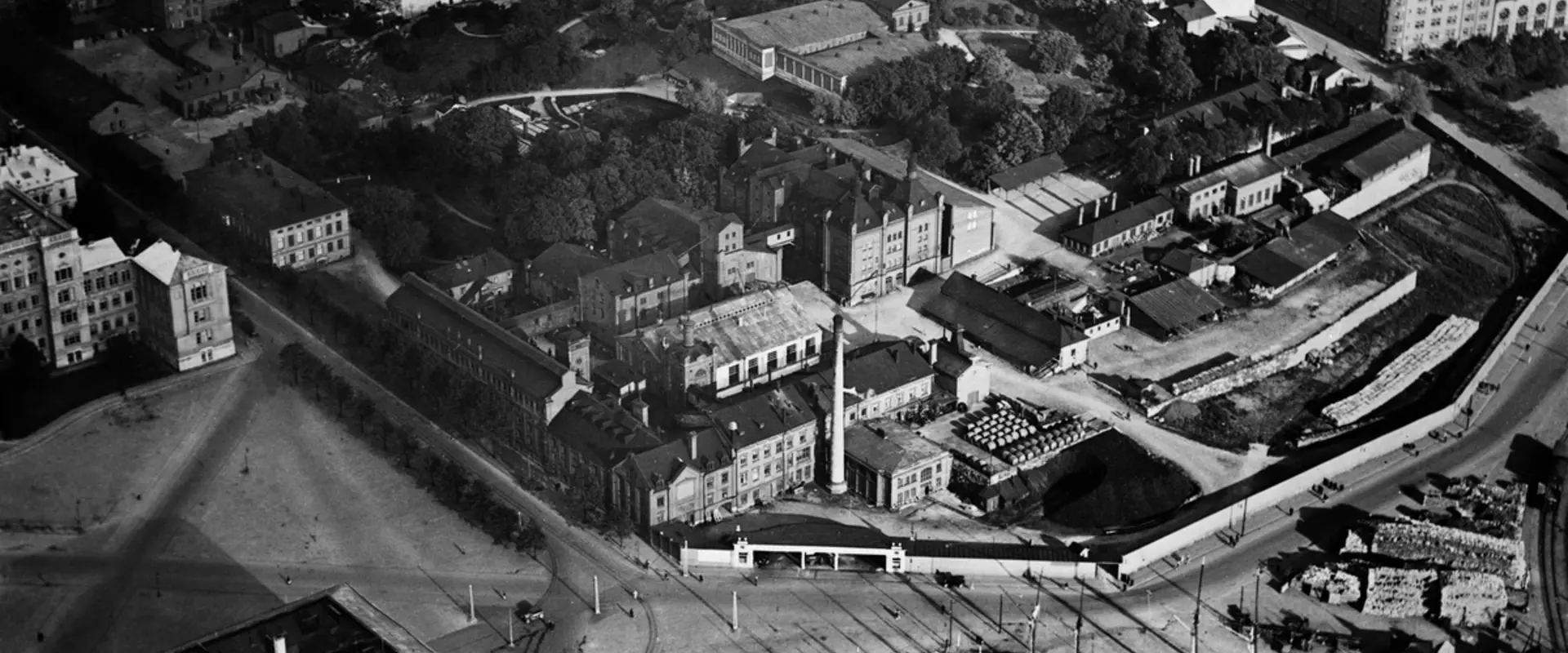 Ilmakuva Punavuoresta. Sinebrychoffin tehdasalue ja -puisto. Bulevardi 40 - 42. - Hietalahdenranta 7. - Mallaskatu 1. Hietalahden allas. Hietalahden tori.