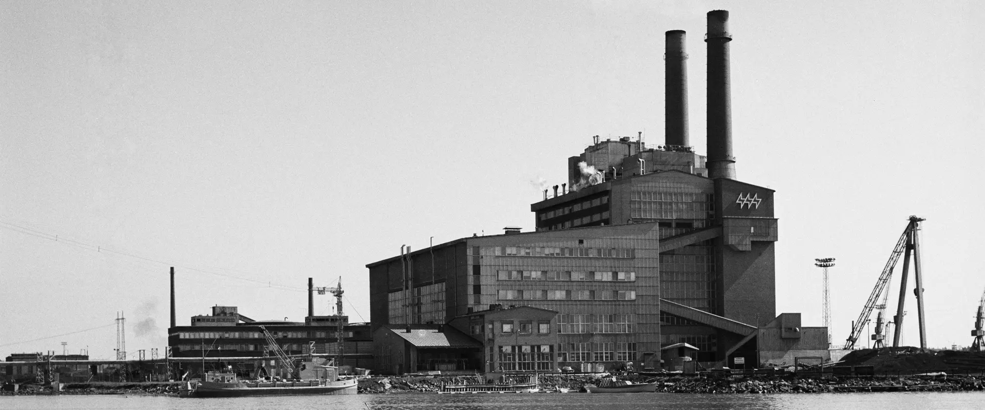Maisemakuva Hanasaaren A-voimalaitoksesta.