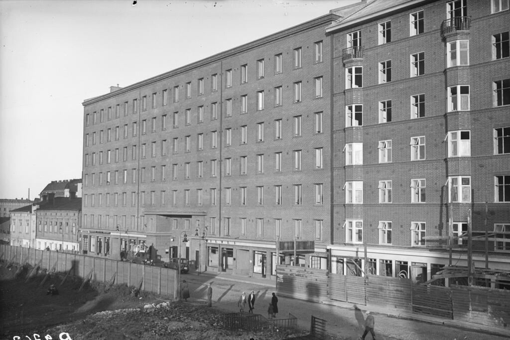 Splitternya Hämäläisten talo år 1931. Foto: Museiverket / Pietinen