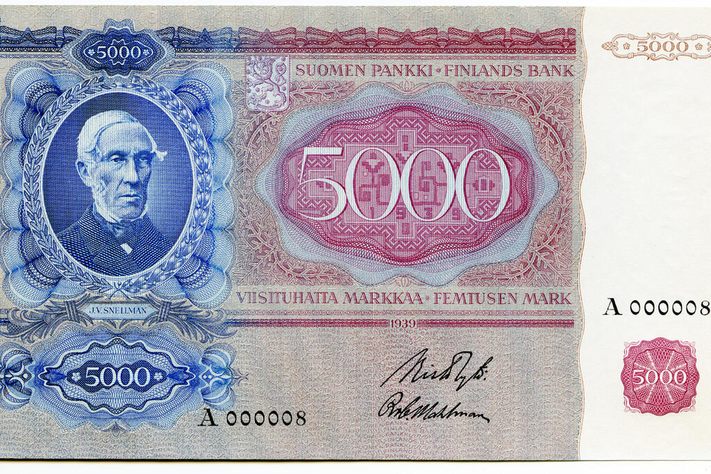 Vuonna 1939 Snellmanin kuva julkaistiin 5000 markan setelissä. Se oli ensimmäinen raha, jossa oli historiallisen henkilön muotokuva.  Kuvaaja: Museovirasto