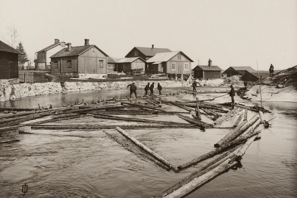 Tukinuittoa Vantaanjoella Vanhankaupunginkosken itähaarassa 1890-luvulla. Kuvaaja: Helsingin kaupunginmuseo