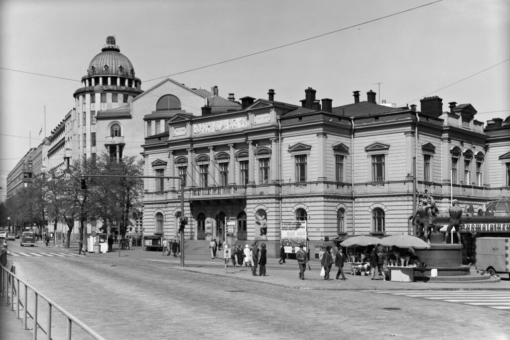 Sekä Vanhalla ylioppilastalolla että Uuden ylioppilastalon eri osakuntatiloissa järjestettiin ahkerasti diskoiltoja 1960–70-lukujen vaihteessa. Kuva vuodelta 1973.  Kuvaaja: Helsingin kaupunginmuseo / Kari Hakli