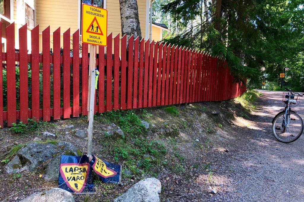 Stadin slangi syntyi 1890-luvulla eri kieliryhmiä yhdistäväksi puhekieleksi. Siinä on lainasanoja monesta kielestä, etenkin ruotsista mutta myös venäjästä, saksasta ja englannista. Kuvaaja: Helsingin kaupunginmuseo / Merja Wesander